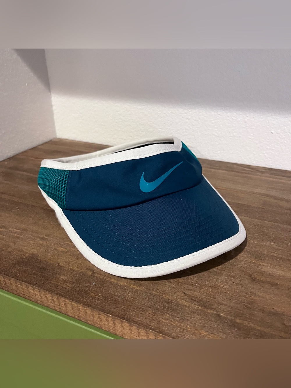 Nike Featherlight Dri Fit Green White Sports Visor Golf Pickleball Tennis OSFA